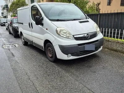 Usata Opel Vivaro 120 CV (88 kW) 2011 Bianco Monovolume