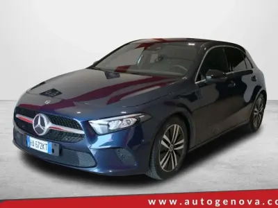 Usata Mercedes A180 116 CV (85 kW) 2021 Blu/azzurro Berlina