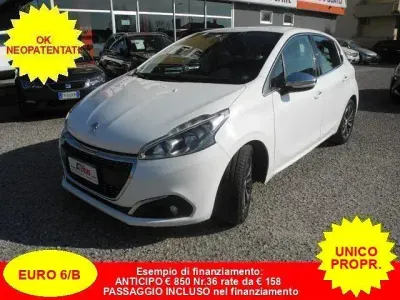 Usata Peugeot 208 75 CV (55 kW) 2016 Bianco Utilitaria