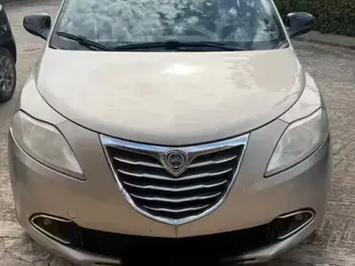Usata Lancia Ypsilon 95 CV (69 kW) 2012 Utilitaria