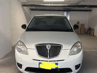 Usata Lancia Ypsilon 75 CV (55 kW) 2010 Utilitaria