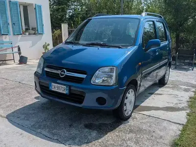 Usata Opel Agila 69 CV (50 kW) 2004 Bluazzurro Monovolume