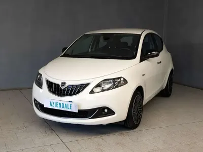 Usata Lancia Ypsilon Gold 70 CV (51 kW) 2023 Bianco Utilitaria