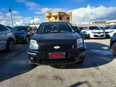 Gebraucht Ford Fusion 80 PS (58 kW) 2004 Schwarz Kleinwagen