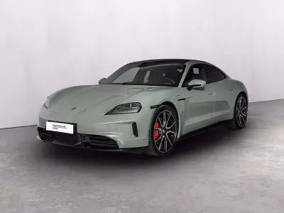 Usata Porsche Taycan 4S 339 kW (462 CV) 2024 Shade green metallizzato Berlina