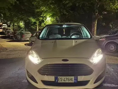 Usata Ford Fiesta 75 CV (55 kW) 2013 Bianco Berlina