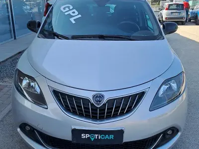 Usata Lancia Ypsilon Gold 69 CV (50 kW) 2021 Grigio Utilitaria