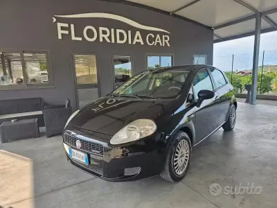 Usata Fiat Grande Punto 75 CV (55 kW) 2007 Bluazzurro Utilitaria
