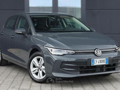 Usata VW Golf VIII Life 116 CV (85 kW) 2025 Grigio Berlina