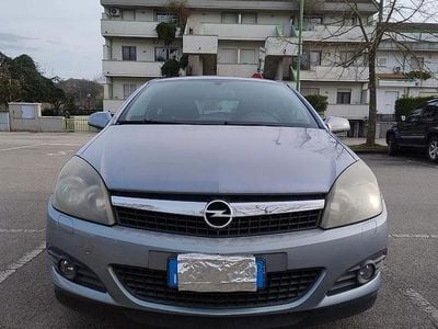 Usata Opel Astra GTC 95 CV (69 kW) 2007 Grigio Monovolume
