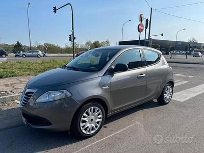 Usata Lancia Ypsilon Silver 69 CV (50 kW) 2013 Grigio Utilitaria