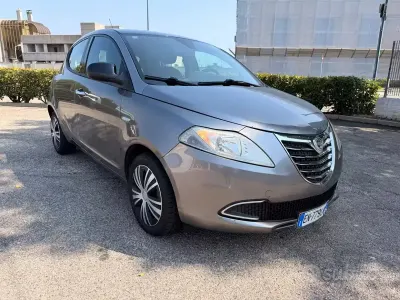 Usata Lancia Ypsilon Gold 69 CV (50 kW) 2012 Grigio Utilitaria