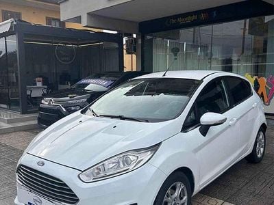 Usata Ford Fiesta 76 CV (55 kW) 2016 Bianco Berlina