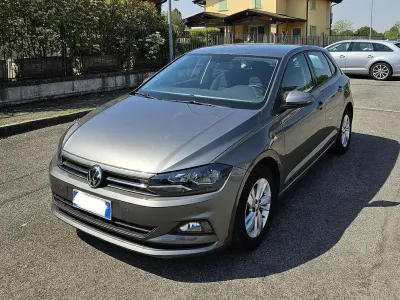 Usado VW Polo Comfortline 80 CV (58 kW) 2019 Gris Utilitario