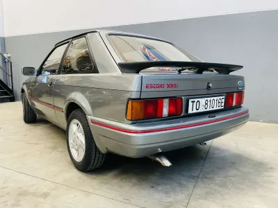 Usata Ford Escort 105 CV (77 kW) 1986 Other Berlina