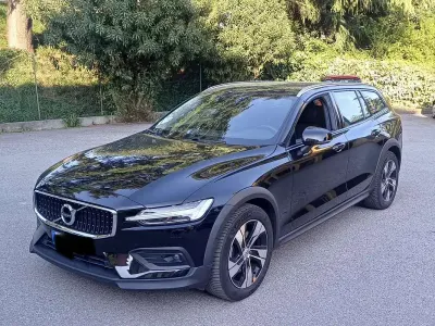 Begagnad Volvo V60 CC Business Edition 197 HK (144 kW) 2021 Kombi