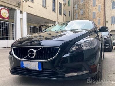 Usata Volvo V40 Business Edition 120 CV (88 kW) 2018 Nero Station wagon