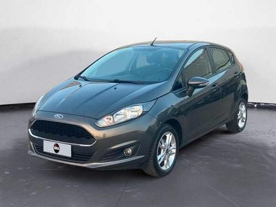 Usata Ford Fiesta 96 CV (70 kW) 2017 Grigio Berlina