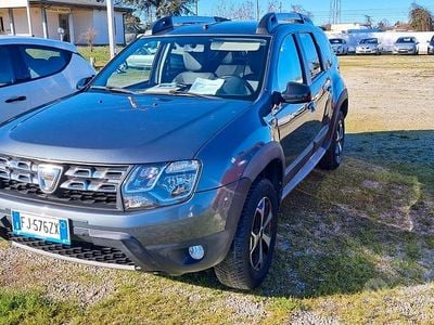 Usata Dacia Duster Lauréate 115 CV (84 kW) 2017 Grigio SUV