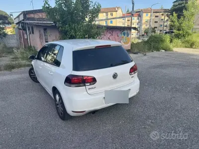 Usata VW Golf VI 105 CV (77 kW) 2009 Bianco Utilitaria