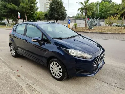 Usata Ford Fiesta 75 CV (55 kW) 2015 Blu Utilitaria