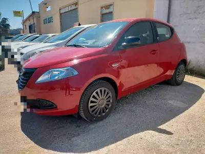Usata Lancia Ypsilon Silver 69 CV (50 kW) 2015 Rosso Utilitaria