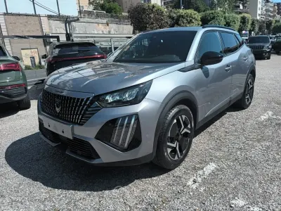 Usata Peugeot 2008 Allure 131 CV (96 kW) 2025 Argento SUV
