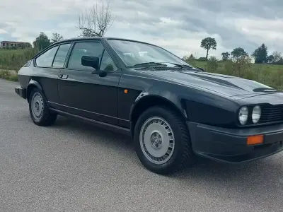 Usata Alfa Romeo GTV 158 CV (116 kW) 1984 Grigio Coupé