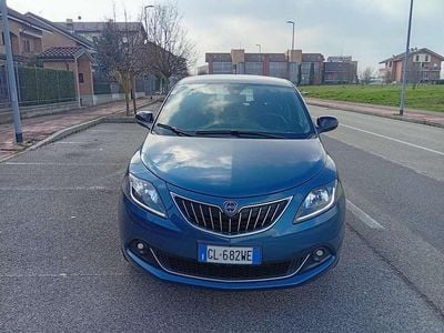 Usata Lancia Ypsilon Gold 69 CV (50 kW) 2023 Blu/azzurro Utilitaria