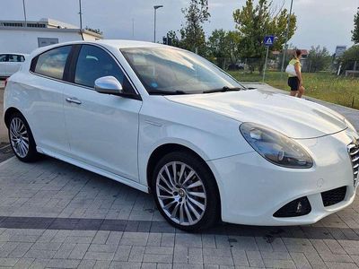 Usata Alfa Romeo Giulietta Distinctive 140 CV (102 kW) 2011 Bianco Utilitaria