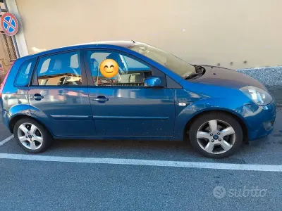 Usata Ford Fiesta 80 CV (58 kW) 2007 Blu Utilitaria