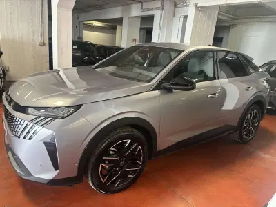 Usata Peugeot 3008 Allure 136 CV (100 kW) 2025 Argento SUV