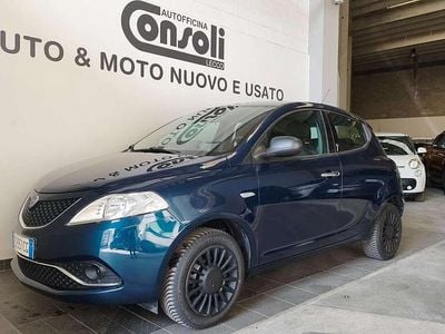 Usata Lancia Ypsilon Gold 69 CV (50 kW) 2018 Blu/azzurro Utilitaria