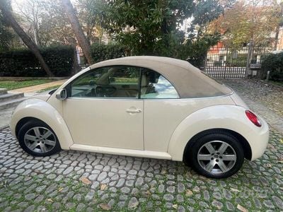 Usata VW New Beetle Cabriolet 105 CV (77 kW) 2008 Beige Cabrio