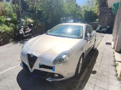 Usata Alfa Romeo Giulietta 120 CV (88 kW) 2017 Grigio Utilitaria