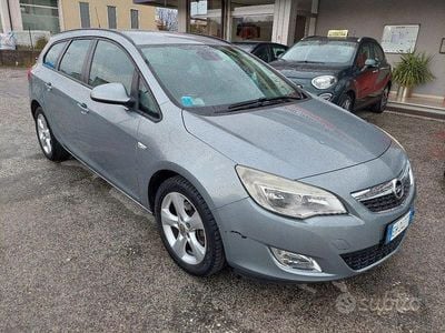 Usata Opel Astra 110 CV (80 kW) 2011 Grigio metallizzato Station wagon