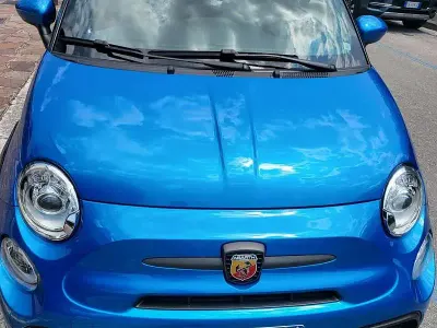 Usata Abarth 695 179 CV (131 kW) 2023 Blu/azzurro Utilitaria