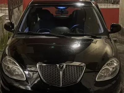 Usata Lancia Ypsilon 75 CV (55 kW) 2011 Nero Utilitaria