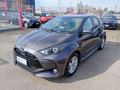 Usata Toyota Yaris Hybrid Business Edition 116 CV (85 kW) 2021 Grigio Utilitaria