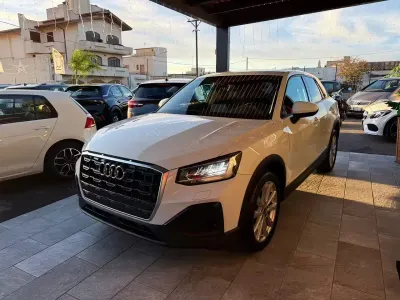 Usata Audi Q2 Business 115 CV (84 kW) 2022 Bianco SUV