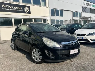Usata Opel Corsa Edition 86 CV (63 kW) 2012 Nero Utilitaria