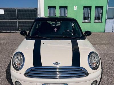 Usata Mini Cooper D 109 CV (80 kW) 2009 Bianco Utilitaria