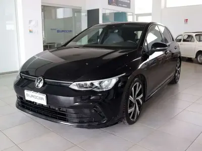 Usata VW Golf VIII R-line 150 CV (110 kW) 2022 Nero / black Berlina