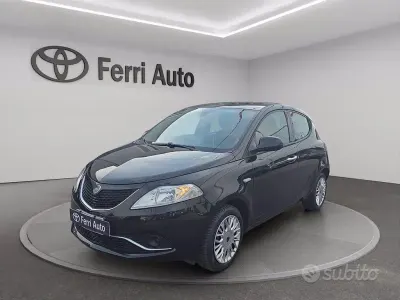 Usata Lancia Ypsilon Silver 69 CV (50 kW) 2017 Nero Utilitaria