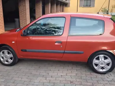 Usata Renault Clio II 75 CV (55 kW) 2004 Berlina