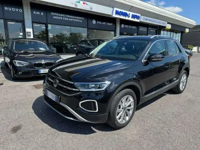 Usata VW T-Roc R-line 116 CV (85 kW) 2025 Nero SUV