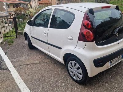 Usata Peugeot 107 68 CV (50 kW) 2012 Bianco Utilitaria
