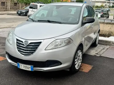 Usata Lancia Ypsilon 69 CV (50 kW) 2013 Grigio Utilitaria