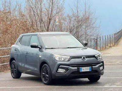Usata SsangYong Tivoli 128 CV (94 kW) 2018 Grigio SUV