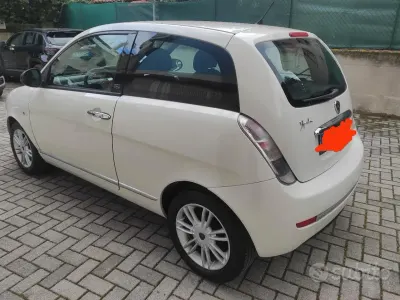 Usata Lancia Ypsilon 75 CV (55 kW) 2011 Bianco Utilitaria